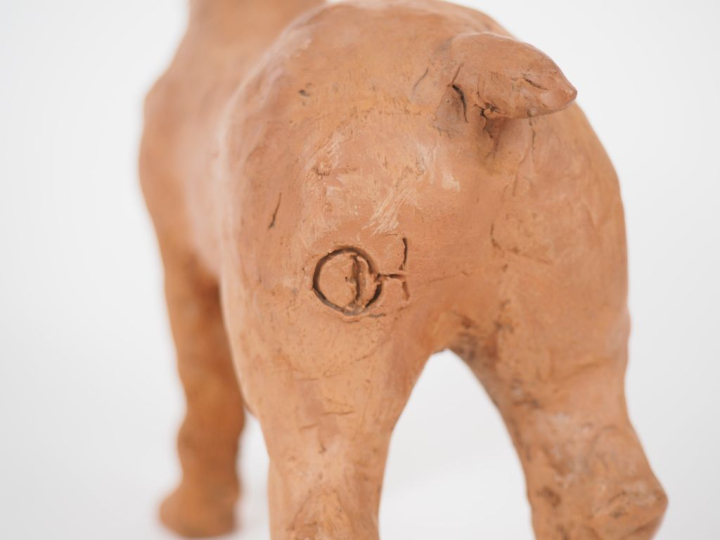 Ecole française XXème. "Cheval de trait". Sujet en terre cuite, monogr