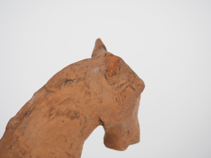 Ecole française XXème. "Cheval de trait". Sujet en terre cuite, monogr