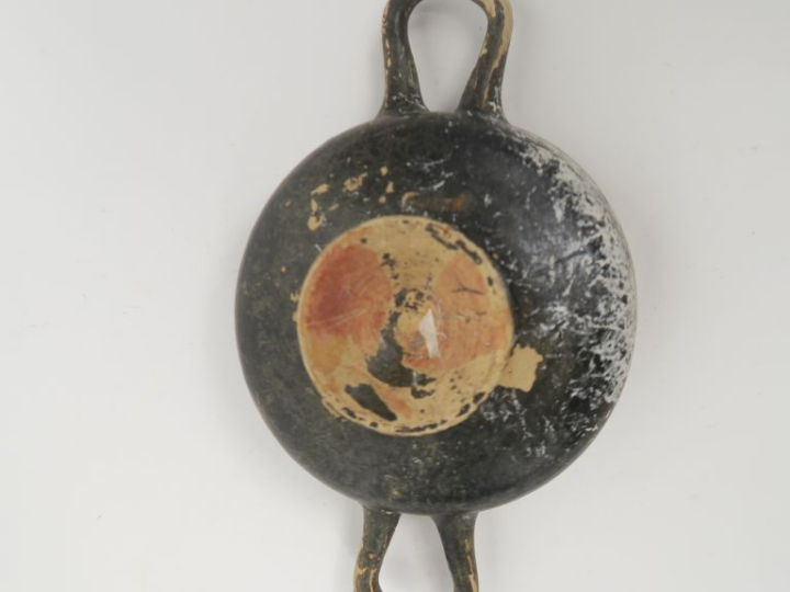 Vase grec. Coupe (kylix) à vernis noir. IVème av. J.-C. 14,5 x 8,5 cm 