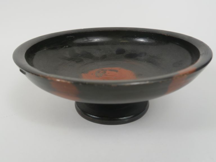 Vase grec. Coupe sur pied à vernis noir. IVème s. av. J.-C. 18 x 6,5 c
