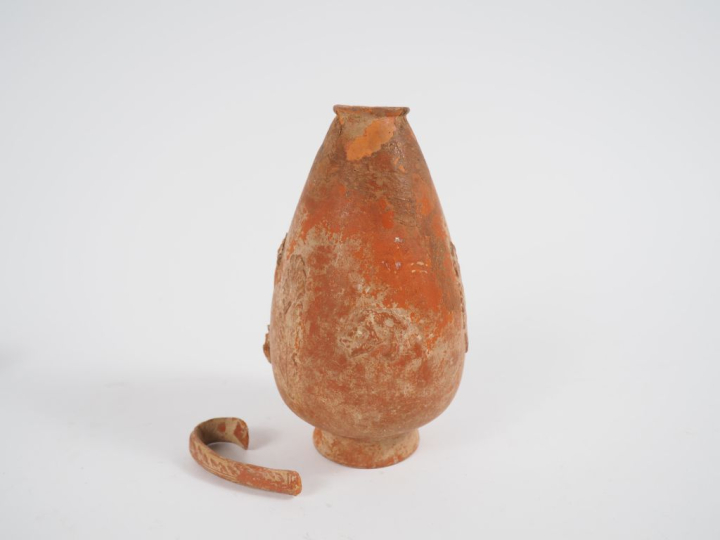 Afrique romaine. Vase ovoïde en céramique sigillée décoré de motifs en
