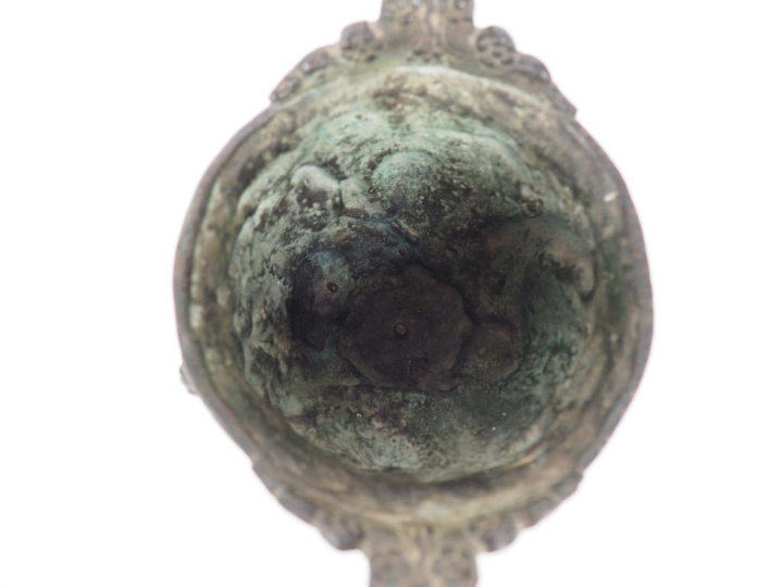 1 Coupe en bronze ornée de relief dans le style antique. 15 x 17 cm (a