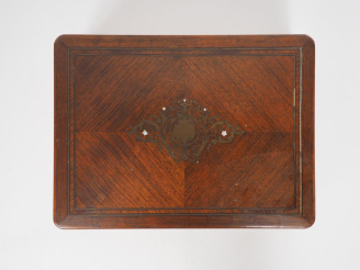 Vente aux enchères Coffret à jetons Napoléon III en marqueterie. Dim. 33 x 24,5 x 9 cm