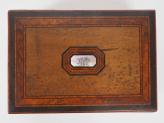 Vente aux enchères Ecrin Napoléon III en marqueterie, monogrammé sur le couvercle dans un