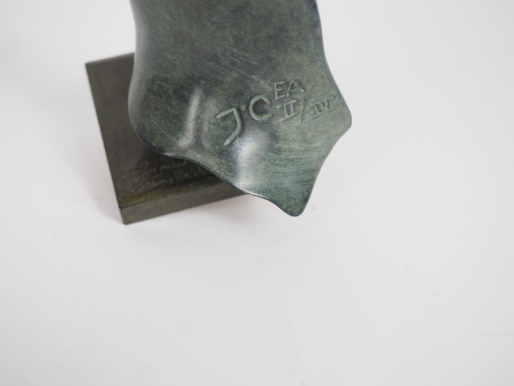 F. PAUMELE.  "Jeune fille pudique". Sujet en bronze. signé E. A 2/4. M