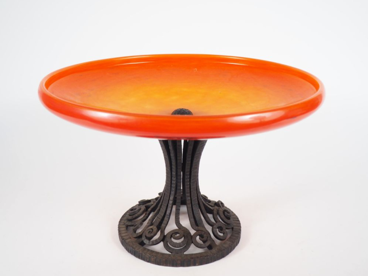 SCHNEIDER.  Grande coupe en verre marbré orange et jaune nuancé de ble