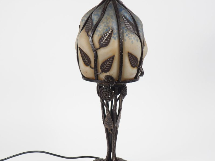 Lampe de salon de style Art Déco, abat jour en verre soufflé de couleu