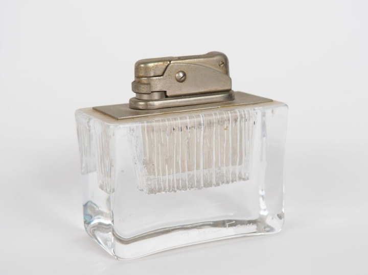 DAUM.  Briquet en cristal Signé