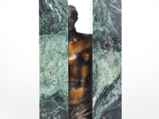 Vente aux enchères SOSNO.  "oblitération" Sculpture en bronze et marbre.  Signée. Edition