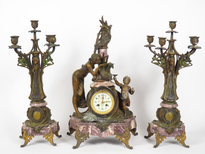 Garniture de cheminée Art Nouveau en régule polychrome et marbre compr