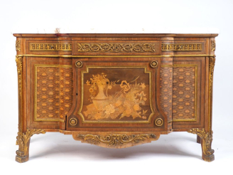 Vente aux enchères Superbe commode de style Louis XVI en marqueterie, à décor de nature m