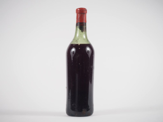 Vente aux enchères 1 BOUTEILLE CHÂTEAU LARROQUE HAUT ST ÉMILION - 1864 - MEP/COULEUR CLAI