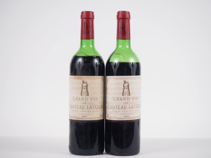 2 BOUTEILLES CHÂTEAU LATOUR 1er GCC PAUILLAC - 1977 - 1 MEP-BEP /1 VID