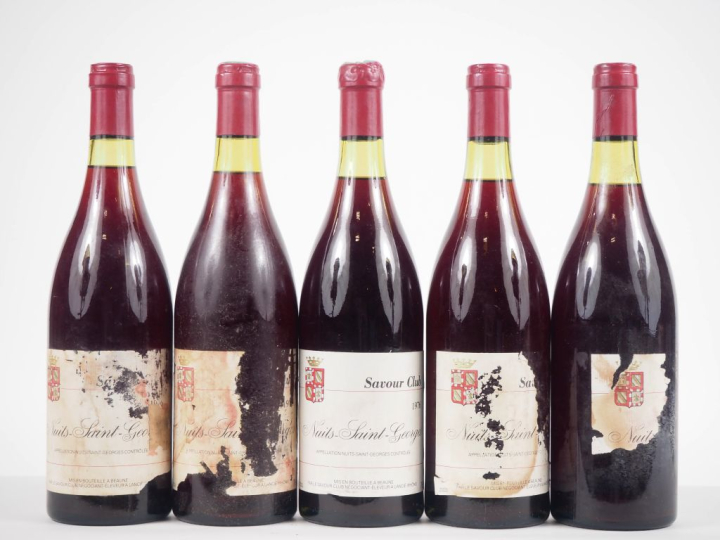 5 BOUTEILLES NUITS ST GEORGES SAVOUR CLUB - 1976 - 1,7 CM à 2,7 CM/3 P