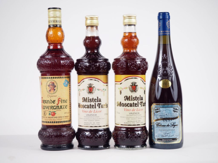 4 BOUTEILLES : 2 BOUTEILLES MISTELA TURIS VINO DE LICO/ 1 BOUTEILLE GR