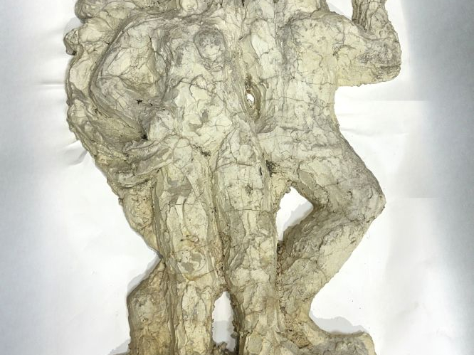 Ecole française Xxème. Sculpture en platre ou ciment patiné et platré 
