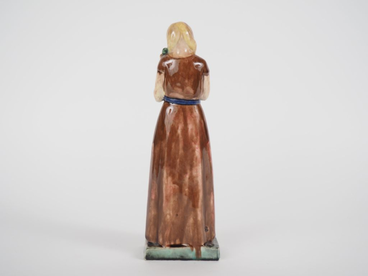 Henri Paul REY.  "jeune fille à la colombe" Sculpture en platre ou ter