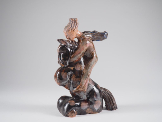 Vente aux enchères Henri Paul REY.  "Amazone" Sculpture en terre cuite vernissée polychro