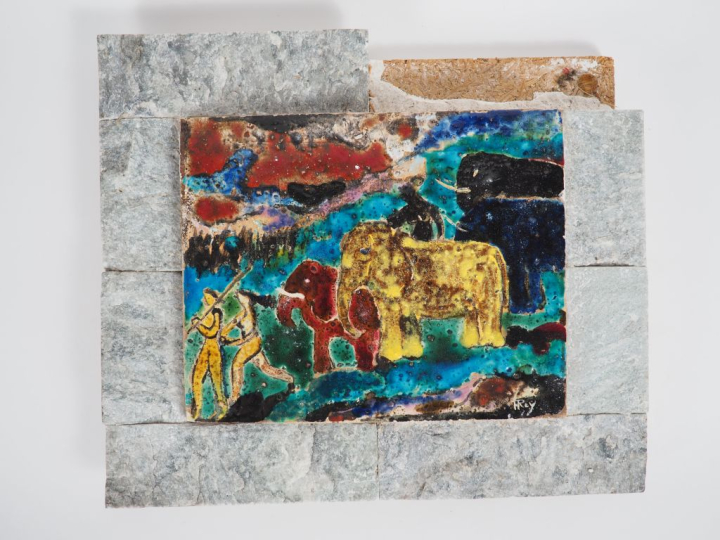 Henri Paul REY.  "troupeau d'éléphants et personnages" Plaque en céram