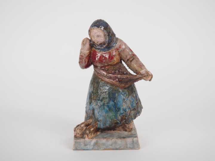 Henri Paul REY.  "jeune paysanne nourissant ses lapins" Sculpture en t