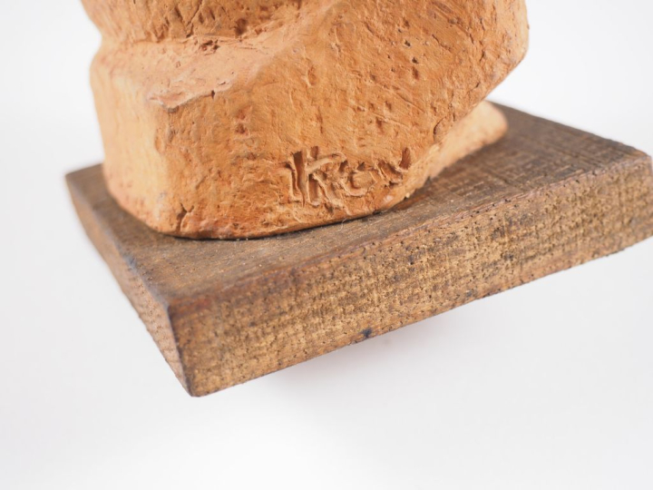 Henri Paul REY.  "maternité" Sculpture en terre cuite  Signée H. 15 cm