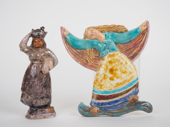Henri Paul REY.  "paysanne" Sujet en terre cuite vernissée polychrome 