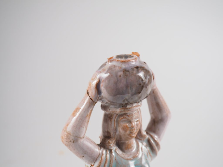 Henri Paul REY. "la porteuse d'eau" Sculpture en terre cuite émaillée 