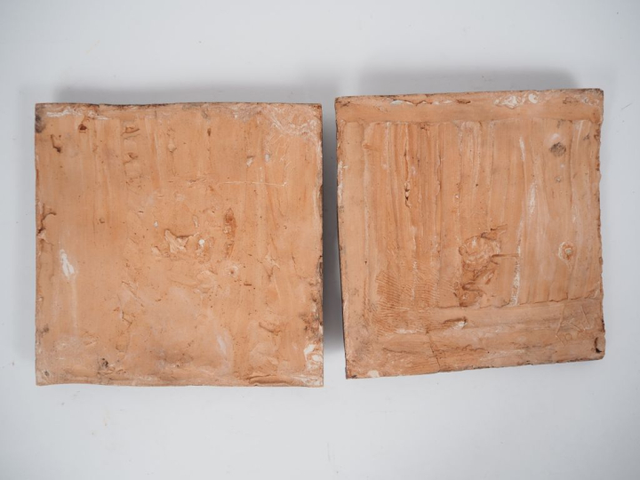 Henri Paul REY.  "Violoniste et harpiste" Paire de plaques en terre cu