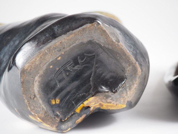 Henri Paul REY.  Vase en céramique émaillée polychrome et une cruche a