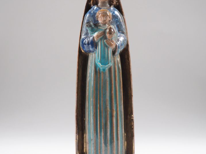 Henri Paul REY.  "Vierge à l'enfant" Sujet en terre cuite émaillée pol