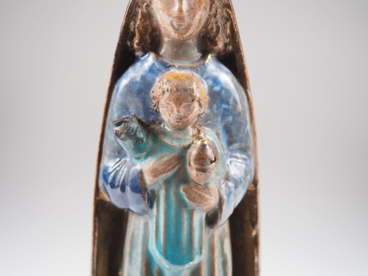 Henri Paul REY.  "Vierge à l'enfant" Sujet en terre cuite émaillée pol