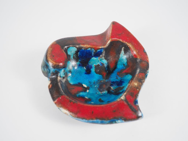 Henri Paul REY et S. de Jaegher.  Cendrier en céramique polychrome. Si