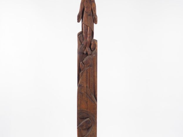 Henri Paul REY.  "Crucifixion". Grande sculpture en bois  H. 240 cm