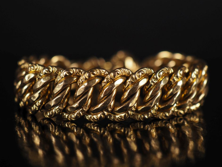 Gourmette en or 750, chainette de sécurité Poids : 29 g   