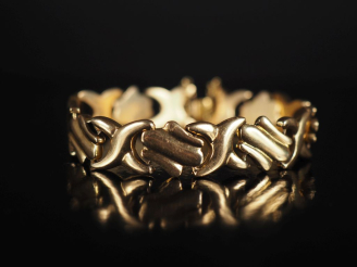 Vente aux enchères Bracelet gourmette en or 750, maillons articulés en forme de godrons e