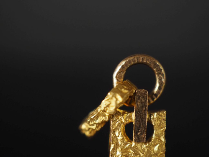 Croix en or 750  Poids : 4 g   