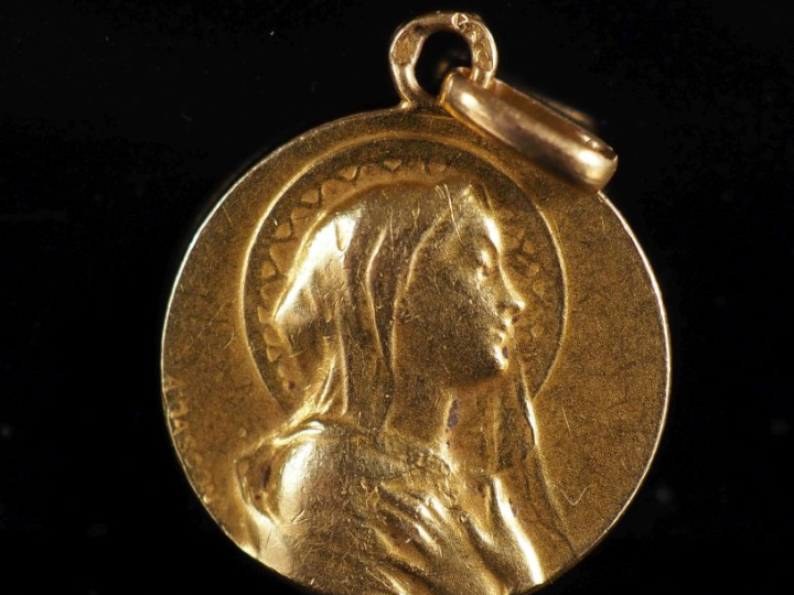 Médaille de baptême en or 750 Poids : 2,18 g   