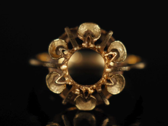 Vente aux enchères Monture de bague ancienne en or 750 Poids : 1,70 g   