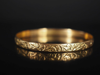 Vente aux enchères Bracelet en or gravé 750, à décor de feuillage Poids : 12 g   