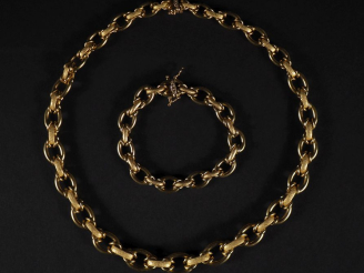 Vente aux enchères Parure en or 750 comprenant un collier et un bracelet Poids : 50,70 g 