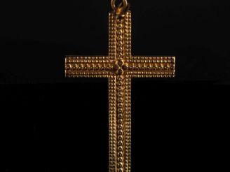 Vente aux enchères Croix en or 750 Poids : 1,29 g   