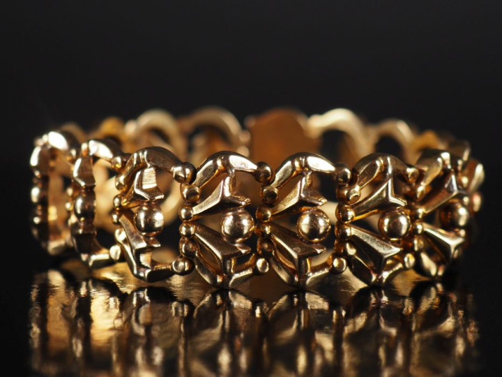 Bracelet en or 750, mailles ajourées Poids : 53 g   