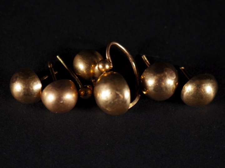 Eléments de perce oreilles en or 750 Poids : 5,10 g   