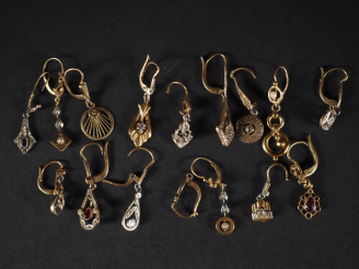 Vente aux enchères Ensemble de perce oreilles Napoléon III ou début XXème en or 750 Poids