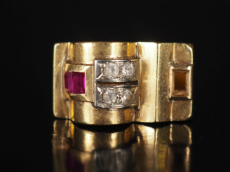Vente aux enchères Bague 1940 en or 750 et pierres de couleur Poids tel : 8,85 g (une pie