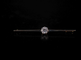 Vente aux enchères Broche en or et imitation du diamant.  Poids tel : 3,70 g   
