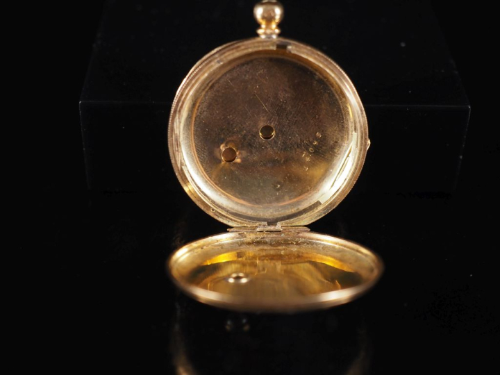Boitier de montre Napoléon III en or 585 et émail, à décor de fleurs p