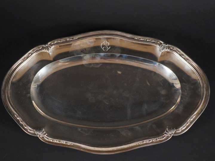 Plat ovale en argent 925, à décor de style Louis XVI, à bords polylobé