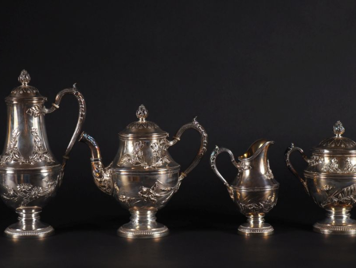 Service à thé et café de style Louis XVI, à décor de guirlandes de fle
