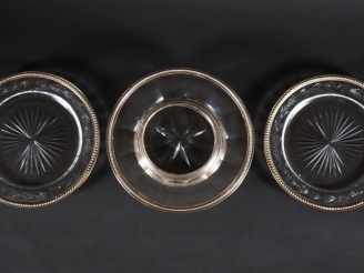 Vente aux enchères Coupe sur talon en cristal à pans coupés, piédouche et bordure argent 